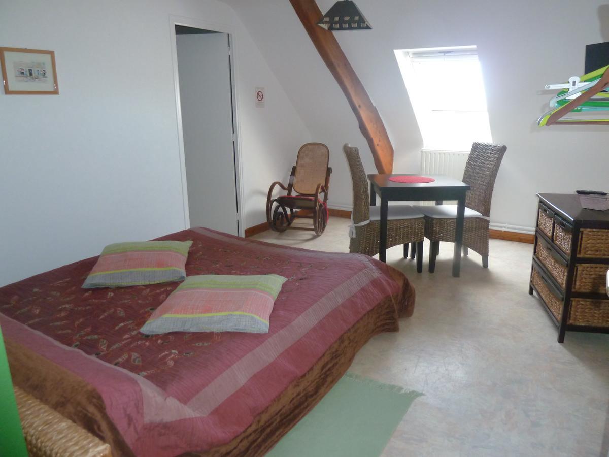 Bed and Breakfast Les Pres-Sales Courtils Экстерьер фото